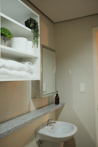 Bathroom 2, Modern Minimalist 1BR in Avida Towers IT Park, Cebu City