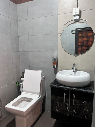 Bathroom 4, TRADITIONAL HOTEL AND RESTAURANT, Darjiling