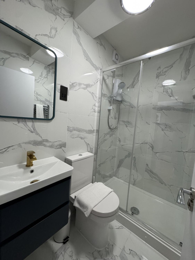 Bathroom, Euston Central Apartment, London