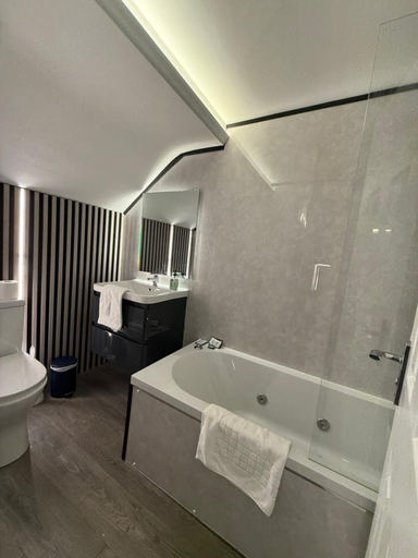 Bathroom 2, The Elder Grove Epsom, Surrey
