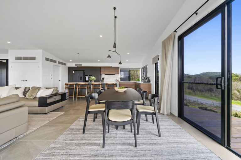 Living room 3, Scenic House With Private Yard & BBQ Area, Gold Coast