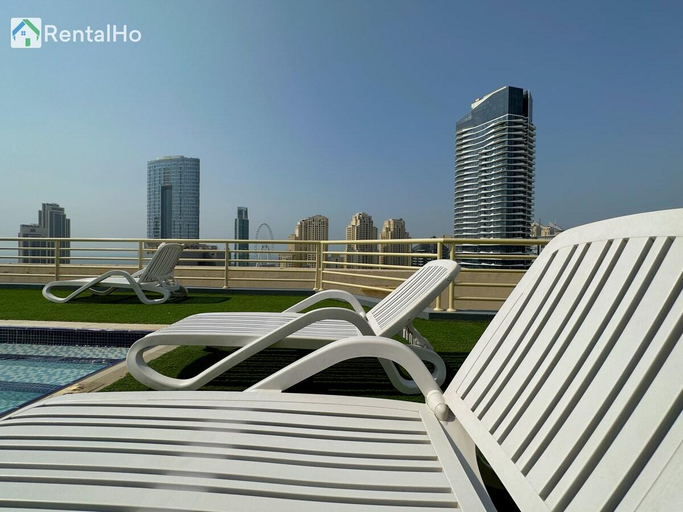 4, Quiet Studio w/ Balcony & RoofTop Pool in Marina, Dubai