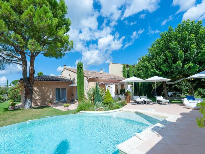 Exterior 5, Elegant Villa in Les Mees With Garden, Alpes-de-Haute-Provence
