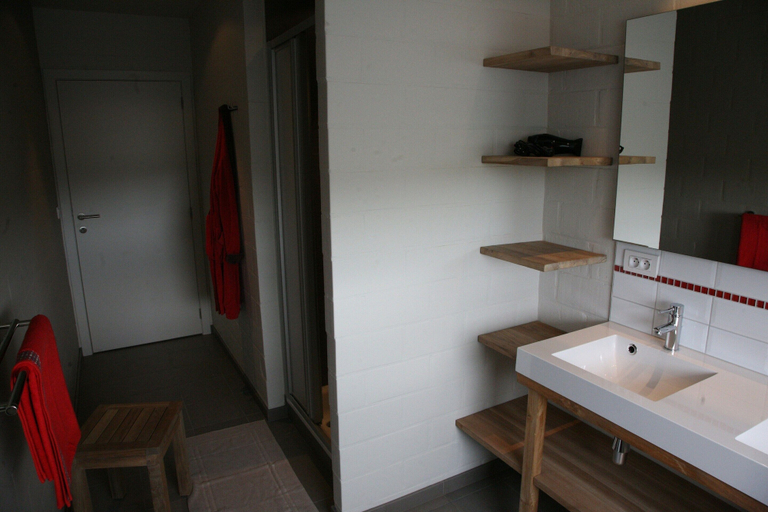 Bathroom 2, Countryside Holiday Home, West-Vlaanderen