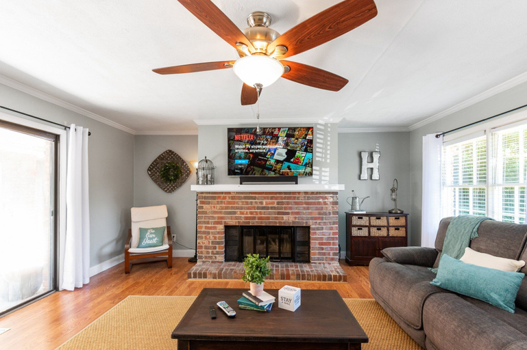 Primary image, 3926 Pineview, Smyrna, Cobb