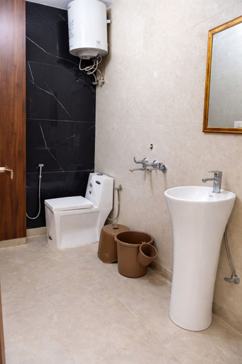 Bathroom 5, Book N Go HomeStay - Greater Noida, Gautam Buddha Nagar