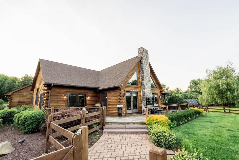 Room 3, Private Luxury Log Cabin, Bucks