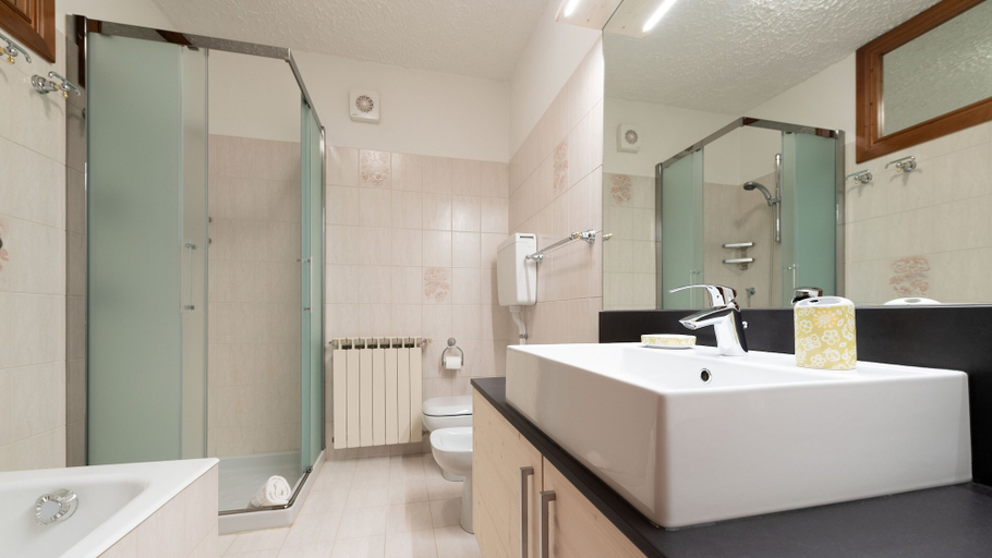 Bathroom 4, Sertorelli 64, Sondrio