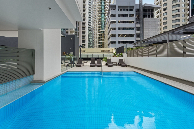 Pool 5, Bright 1-bed Retreat in Charlotte Towers, Brisbane