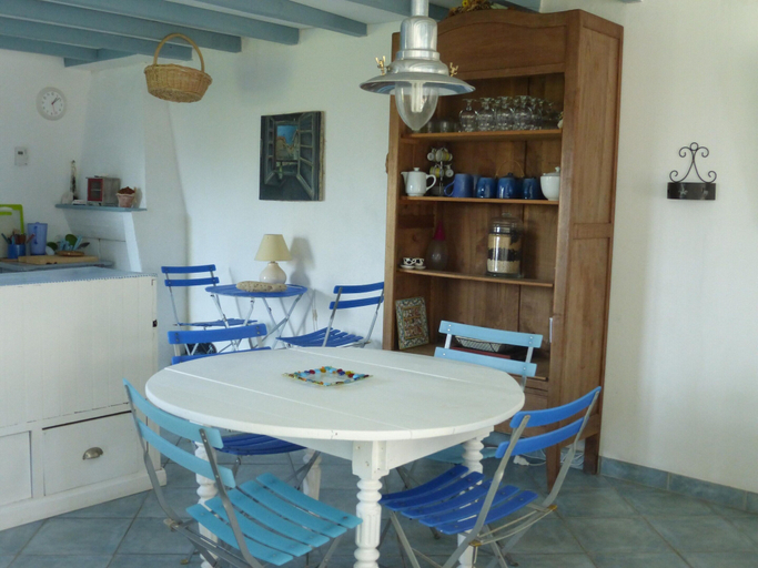 Private kitchen 2, Cosy House Just Steps Away From the sea, Côtes-d'Armor