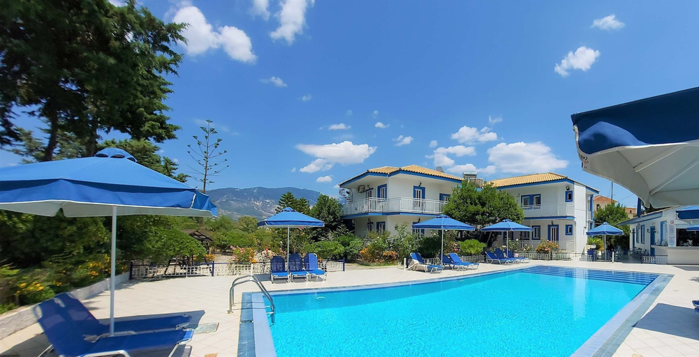 Room 5, Bluewhite Studio - Mountain View by the Pool, Ionian Islands