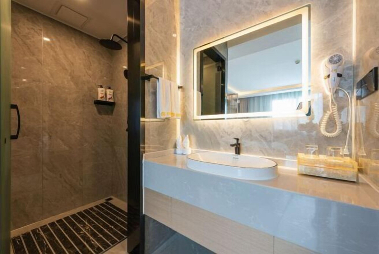 Bathroom 4, Qiao Cheng Hotel, Qiannan Buyei and Miao