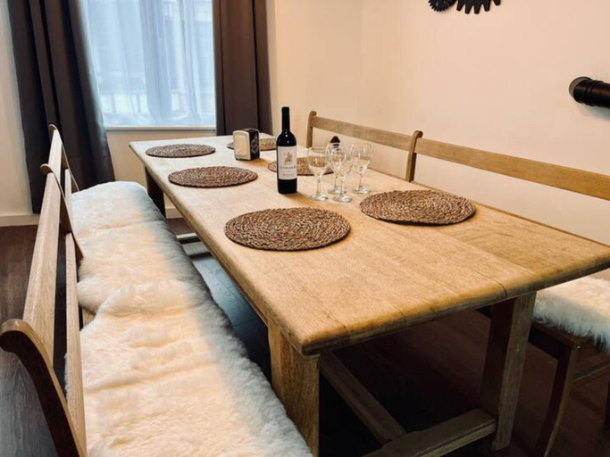 Dining 2, Chic Vintage Apartment in Spa, Liège