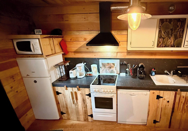 Private kitchen 5, Sanctuary by the Town Square, Puy-de-Dôme