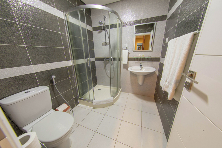 Bathroom 4, Frankie´s Hotel, Accra