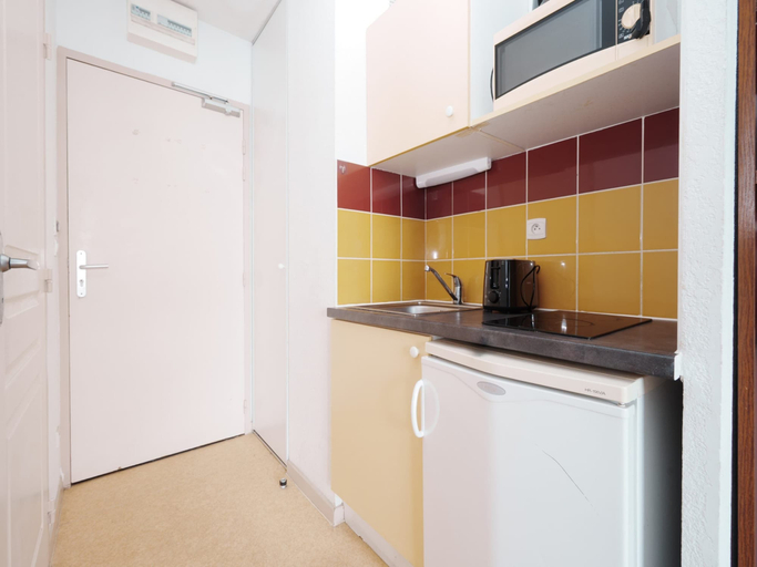 Private kitchen 3, Steps From the Quiet Seaside Path, Hérault