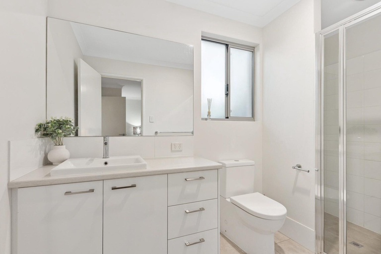 Bathroom 5, Spacious Family Home in Wannanup Mandurah, Mandurah