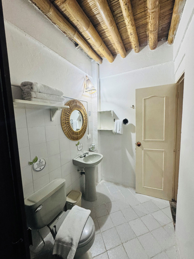Bathroom 4, Eco Hotel Santa Bárbara, Circasia