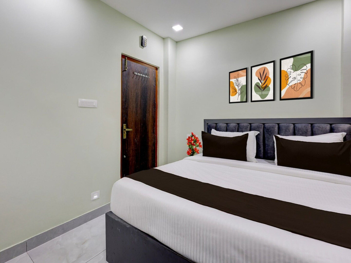 Room 5, Hotel O Krishna Riverview, Guntur
