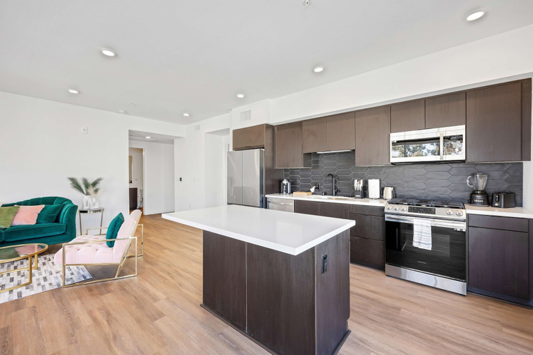 Private kitchen 5, Luxury 2BR by Oneluxstay, Los Angeles