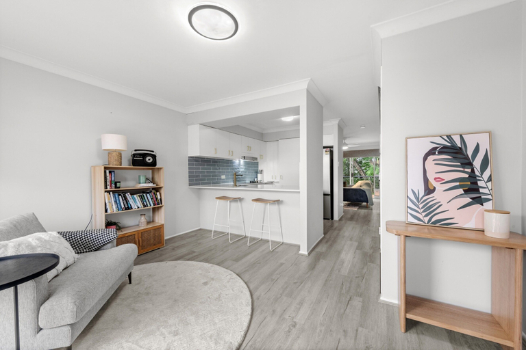 Living room 4, Quaint Townhouse in Bustling Locale, Ascot