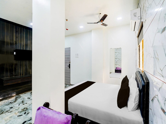 Room 3, Collection O Ulhasnagar Birla Temple, Thane
