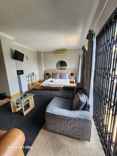 Bedroom 3, Mountain Dreamers, Bojanala