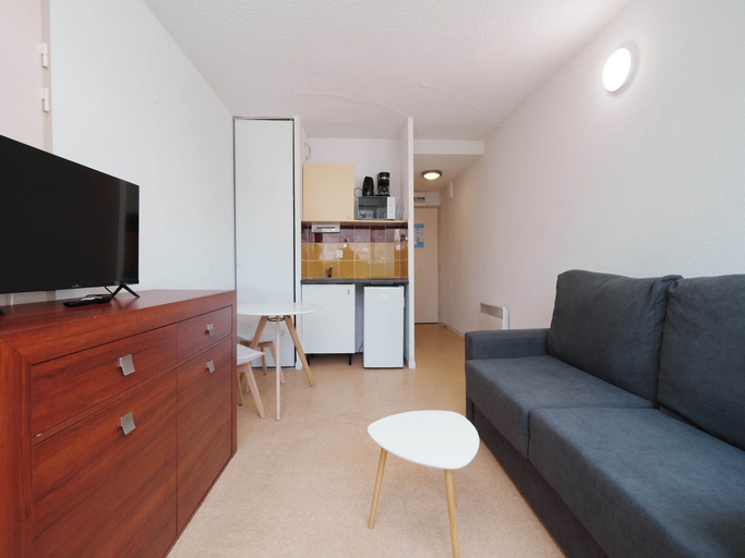 Living room 2, Scenic Escape by the Village rim, Hérault