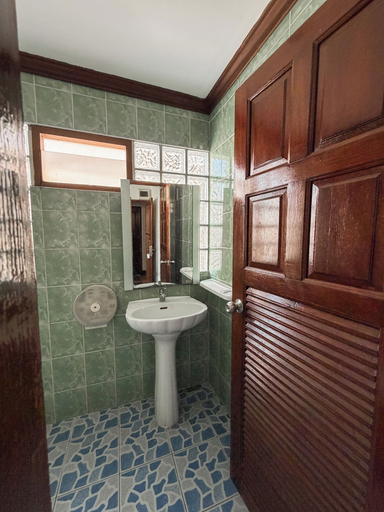Bathroom 5, Green Hotel, Pattaya