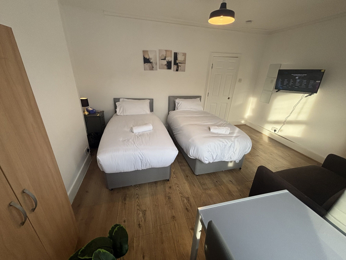 Room 2, Valnay Stays, London