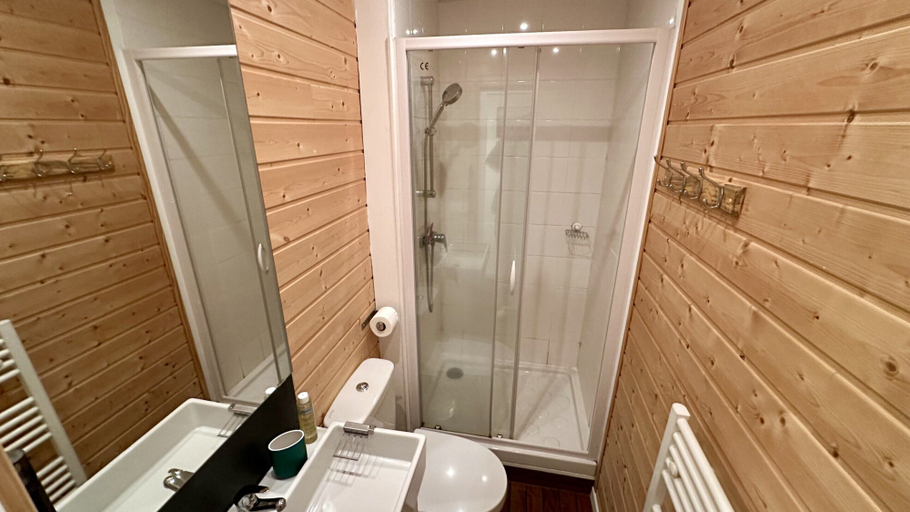 Bathroom 2, Mont-dore Escape by the Valley Ridge, Puy-de-Dôme