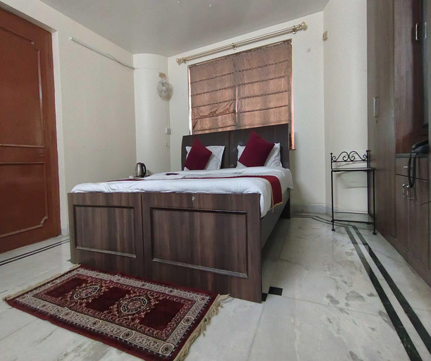 Room 2, Collection O Upasana Park Newtown, South 24 Parganas