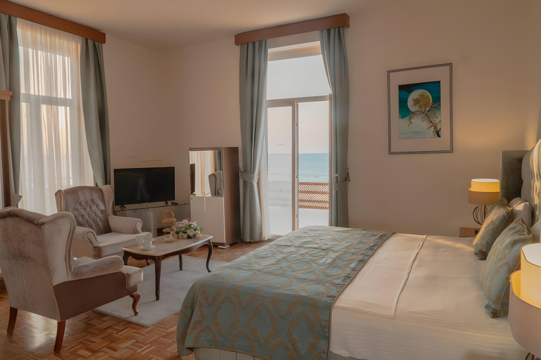 Bedroom 3, Dome Hotel