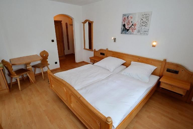 Bedroom, Gastehaus Rossle großzugiges Wohnen in uber 90 m2, Breisgau-Hochschwarzwald