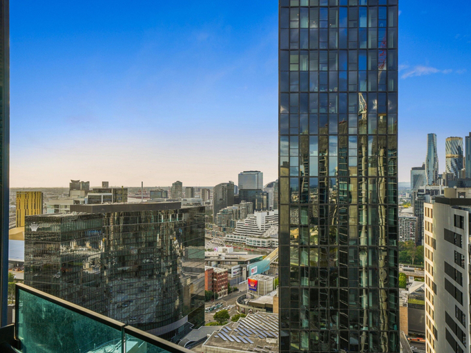 Exterior 3, Stunning 2-bed Apartment With City Views, Melbourne