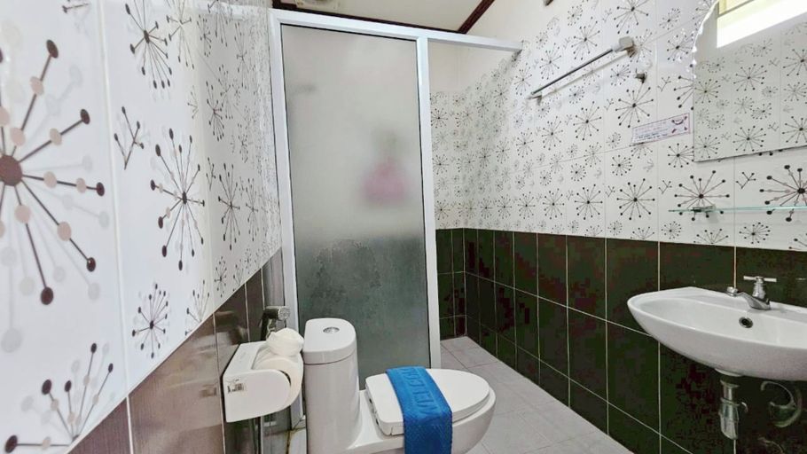 Bathroom 4, Laketerrace Resort, Langu