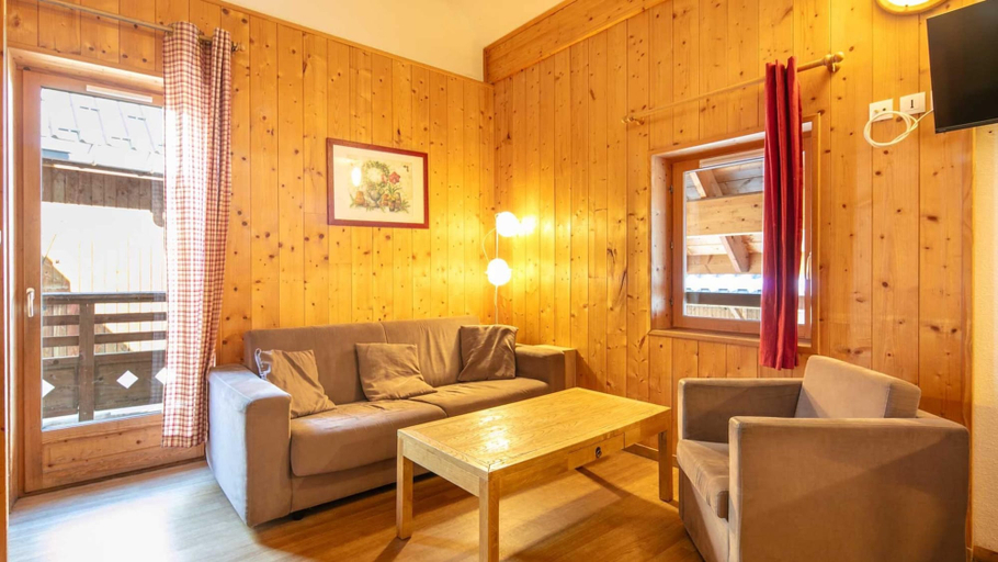Living room 4, Pet-friendly Family Home With Balcony, Savoie