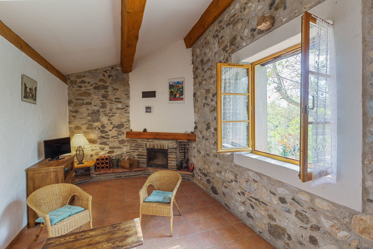 Living room 2, Charming Holiday Home in Tautavel With Balcony, Pyrénées-Orientales