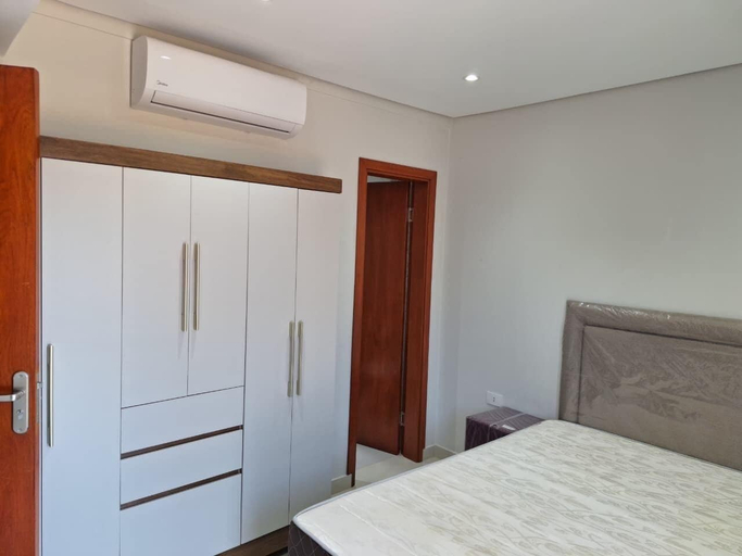 Room 2, Edificio Bahamas, Fernando de la Mora