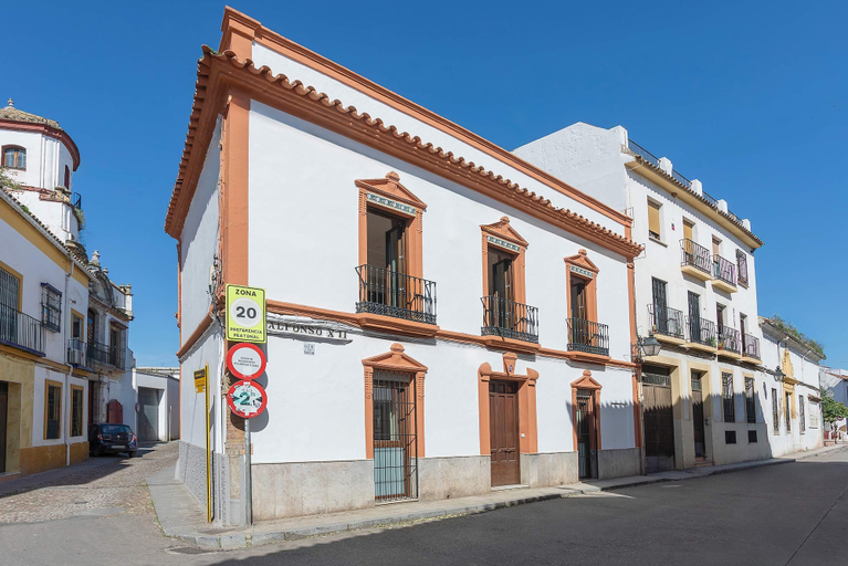Front of property 5, Exclusive 5 Rooms Traditional House in Cordoba. Casa San Pedro, Córdoba