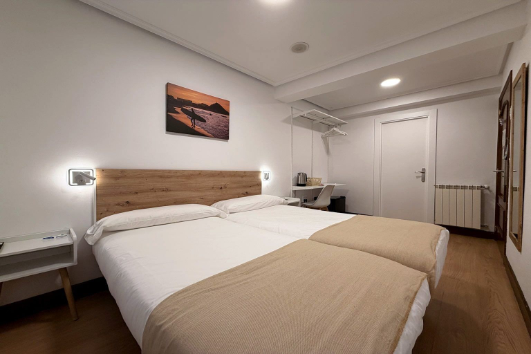 Room 5, PENSIÓN SANTA CLARA SAN SEBASTIAN, Guipúzcoa