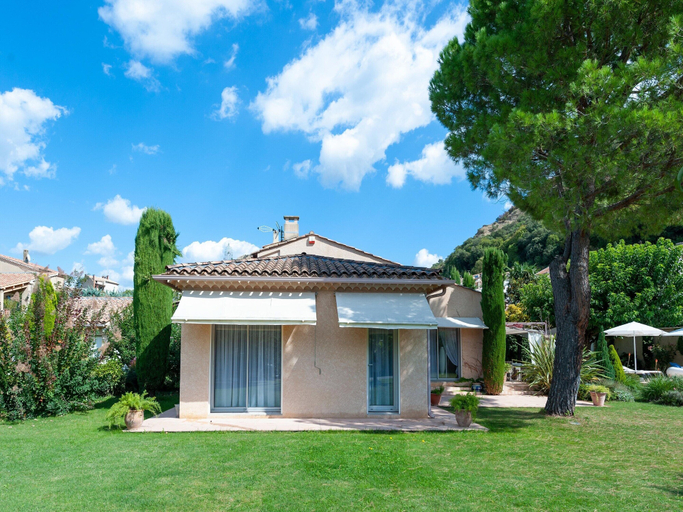 Exterior 4, Elegant Villa in Les Mees With Garden, Alpes-de-Haute-Provence