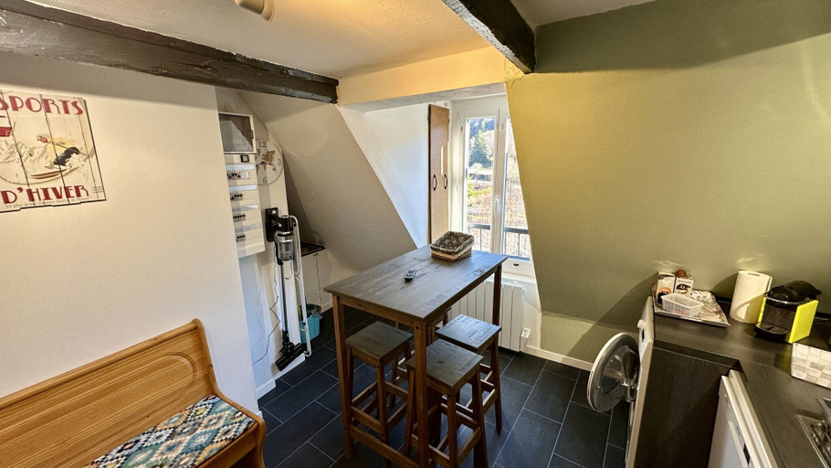 Private kitchen 5, Practical Apartment in La Bourboule, Puy-de-Dôme