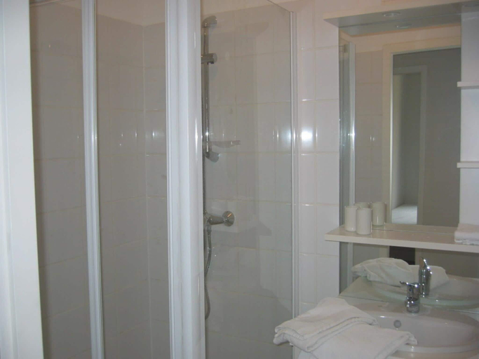 Bathroom, Luxe villa in Les Forges with BBQ Garden, Deux-Sèvres