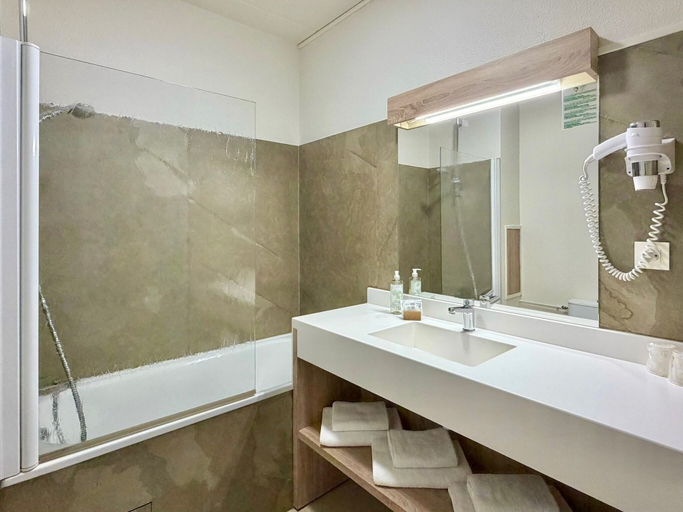 Bathroom 4, HOTEL DE LA PAIX, Pyrénées-Atlantiques