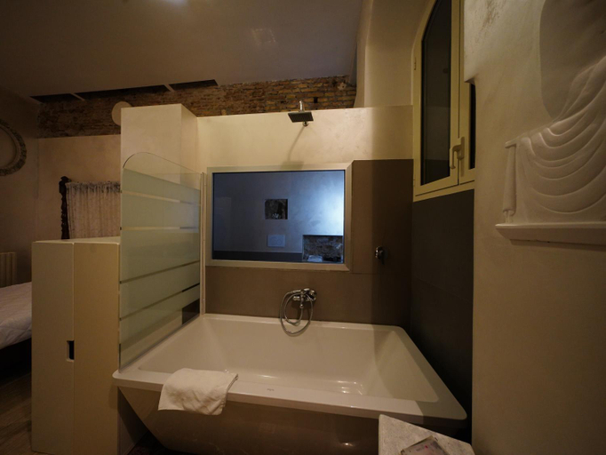 Bathroom 3, Nerva Accommodation Cavour, Rome