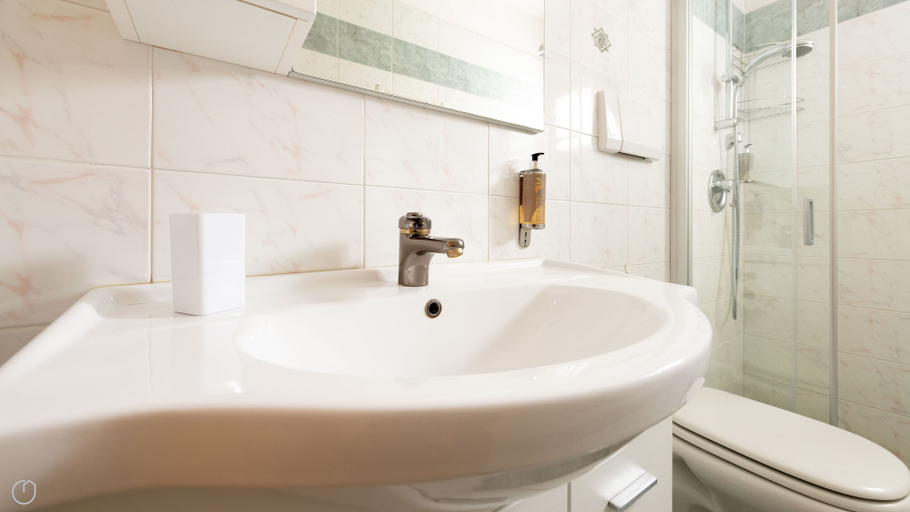 Bathroom 4, Italianway - Funivie 6A, Sondrio