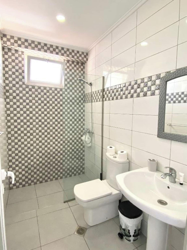 Bathroom 3, Hotel Santa Paola, Sarandës