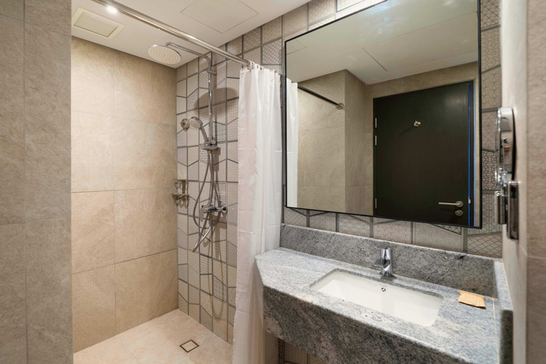 Bathroom 5, Mercure Mactan Cebu, Lapu-Lapu City