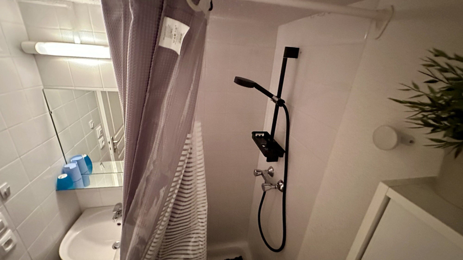 Bathroom 5, Stay by the Hiking Trails, Puy-de-Dôme